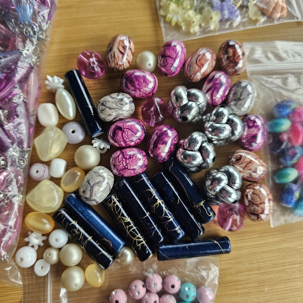 Mixed Bead and Jewelry Findings Lot - Pink, Purple, Blue, Black, Pearl - Picture 6 of 6